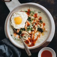 Instant Pot congee with tender chicken and spinach is your perfect one-bowl dinner. It only takes 2 minutes to prepare and you’ll have dinner ready in 30 minutes. #glutenfree #recipes #chicken #instantpot