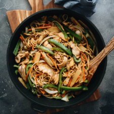 Easy Chicken Lo Mein (Authentic Taste Without A Wok) - Homemade tender chicken, crisp peppers and bamboo shoots, and thick noodles all tossed in a rich sauce that is fragrant, savory and slightly sweet. Make your favorite Chinese takeout without a wok - it is healthy and tastes great. #vegetables #chicken #takeout #glutenfree #noodles #recipe