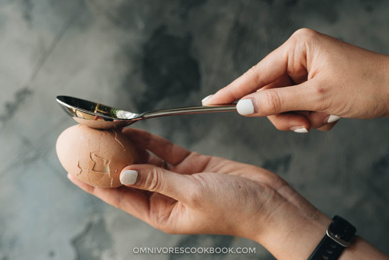 How to crack open an egg for making Chinese tea eggs