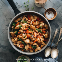 Cashew Chicken (腰果鸡丁) - Easy stir fry recipe that teaches you how to make restaurant-style cashew chicken with super juicy and tender meat, a rich, thick, gingery, garlicky sauce, crispy peppers and cashews. #chinese #healthy #glutenfree #authentic #takeout