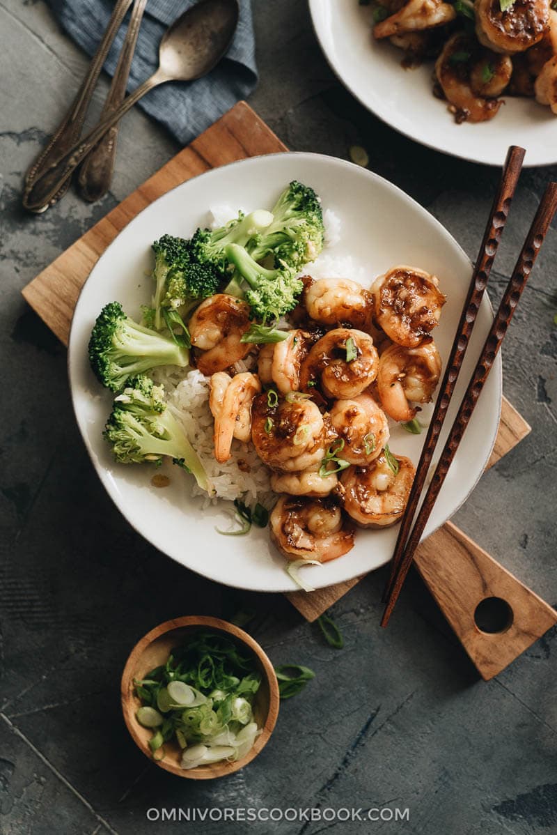 Chinese honey garlic shrimp served with steamed rice and broccoli