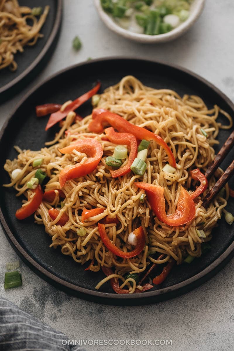 Garlic noodles close up