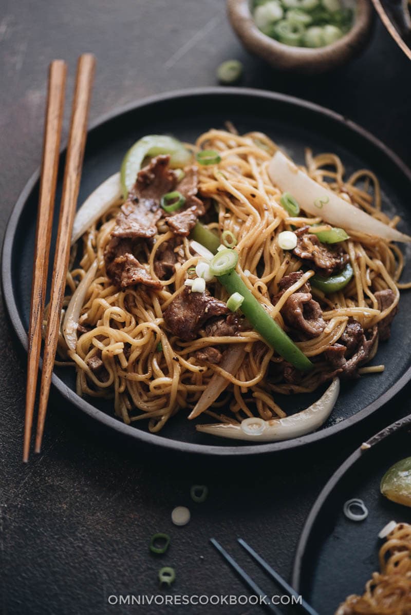 Chinese Beef Chow Mein (牛肉炒面) - Omnivore's Cookbook