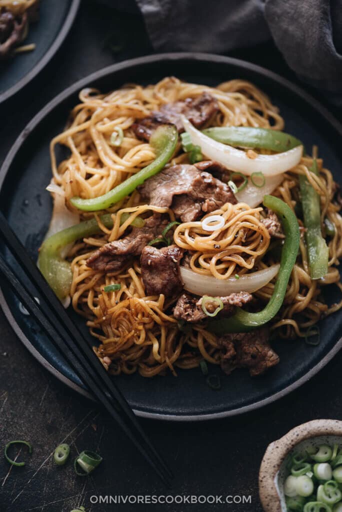 Chinese Beef Chow Mein (牛肉炒面) - Omnivore's Cookbook