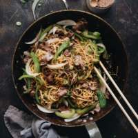 Chinese Beef Chow Mein - The tender beef in this dish practically melts in your mouth. Along with saucy noodles and crispy veggies, it's an easy delicious way to get a filling meal that everyone will love onto the table fast. #sauce #recipe #healthy