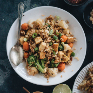 Easy tofu fried rice - A healthy and delicious one-pot meal that you can whip up in 20 minutes. The charred rice is bursting with flavor and loaded with vegetables and lean protein. {Vegetarian, Gluten-free adaptable} #healthy #withegg #vegetable #recipe