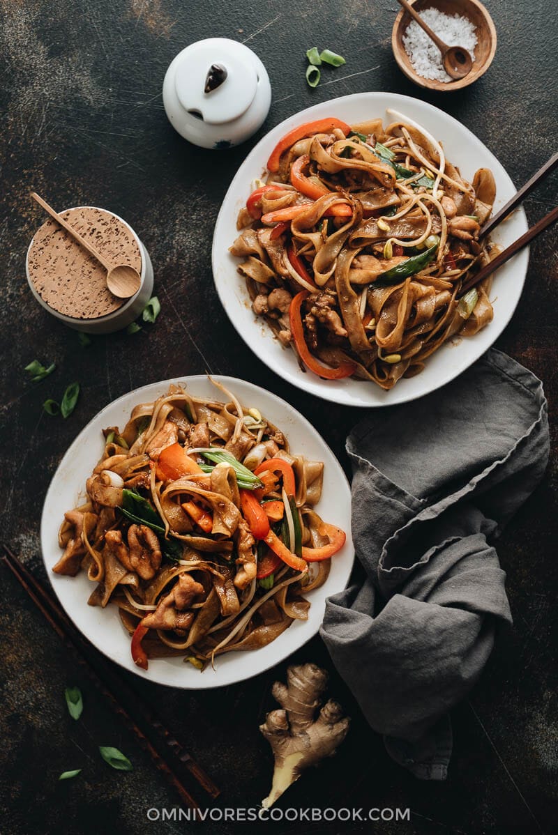 15-minute chicken chow fun served in plates