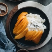 Mango Sticky Rice - The sweet gooey, nutty sticky rice is served with lucious coconut cream and sliced mango. It’s so refreshing and comforting. This low-sugar version is not only easy to prepare, but also much healthier. #glutenfree #vegan #vegetarian