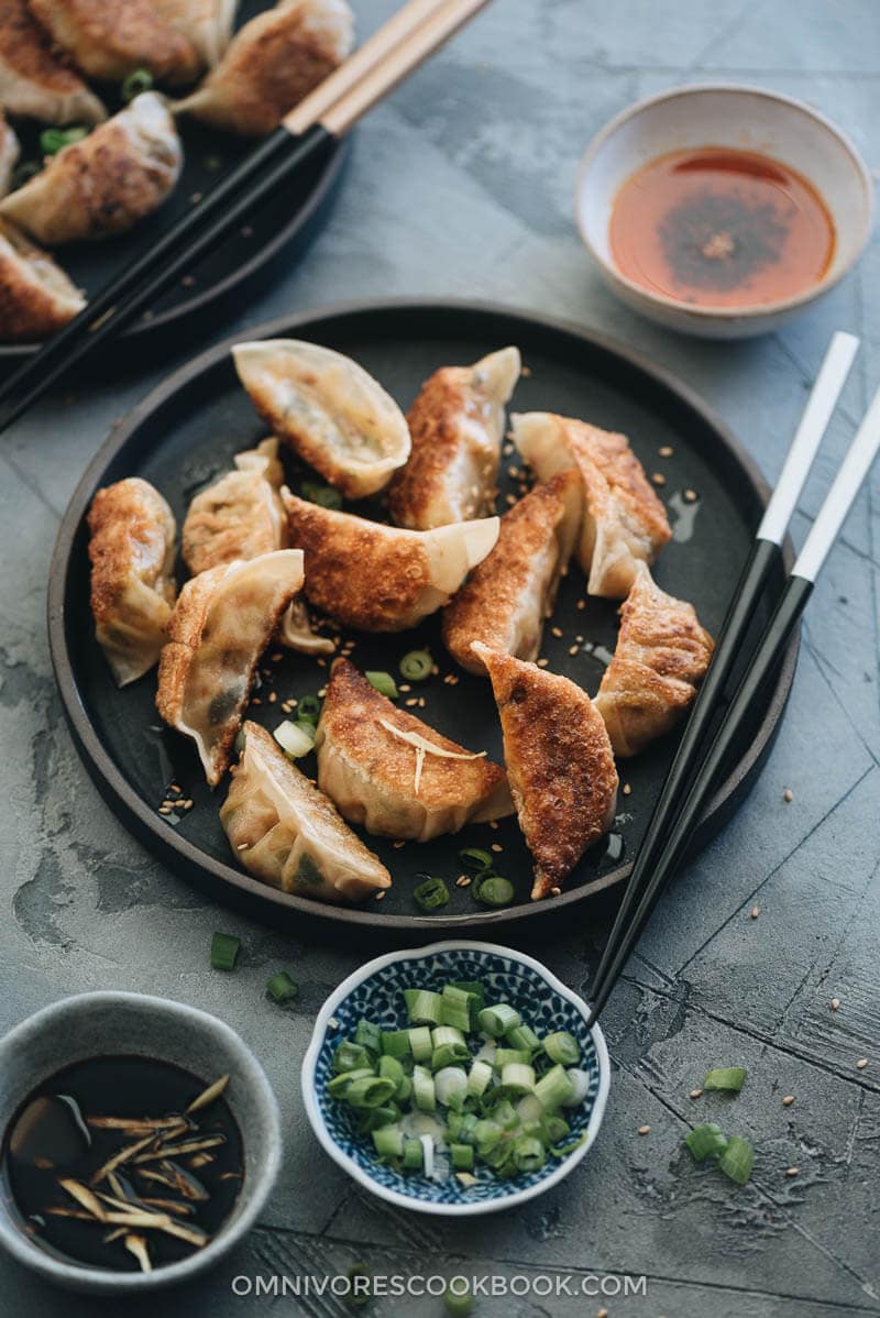 Cooked vegetable dumplings served with dipping sauce