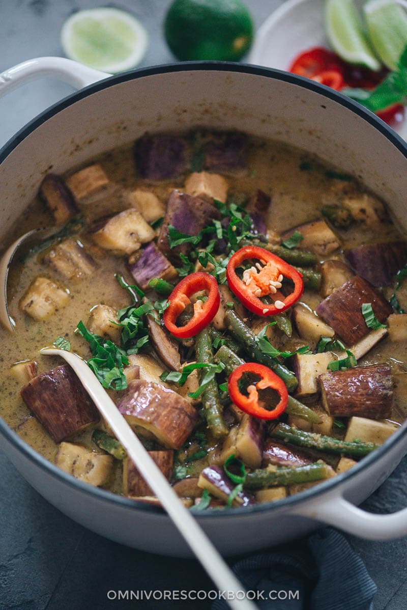 Vegan Thai green curry close up