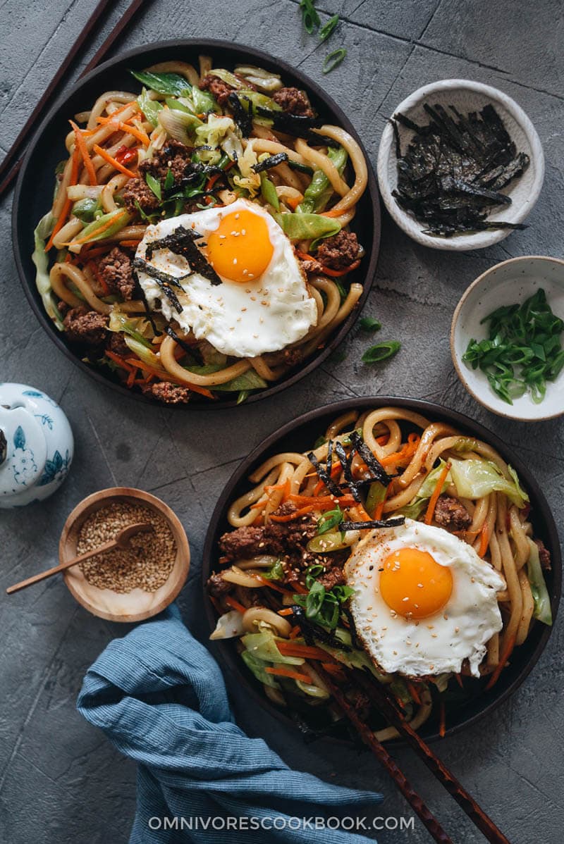 Yaki udon served in plates