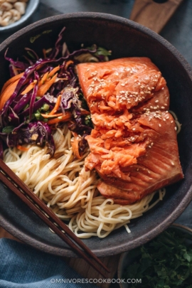 Noodles with flaky salmon on top