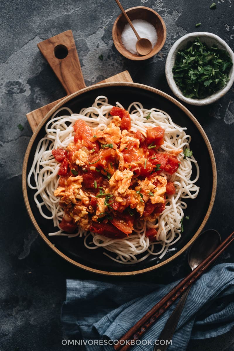 15-Minute Tomato Egg Noodles - Omnivore's Cookbook