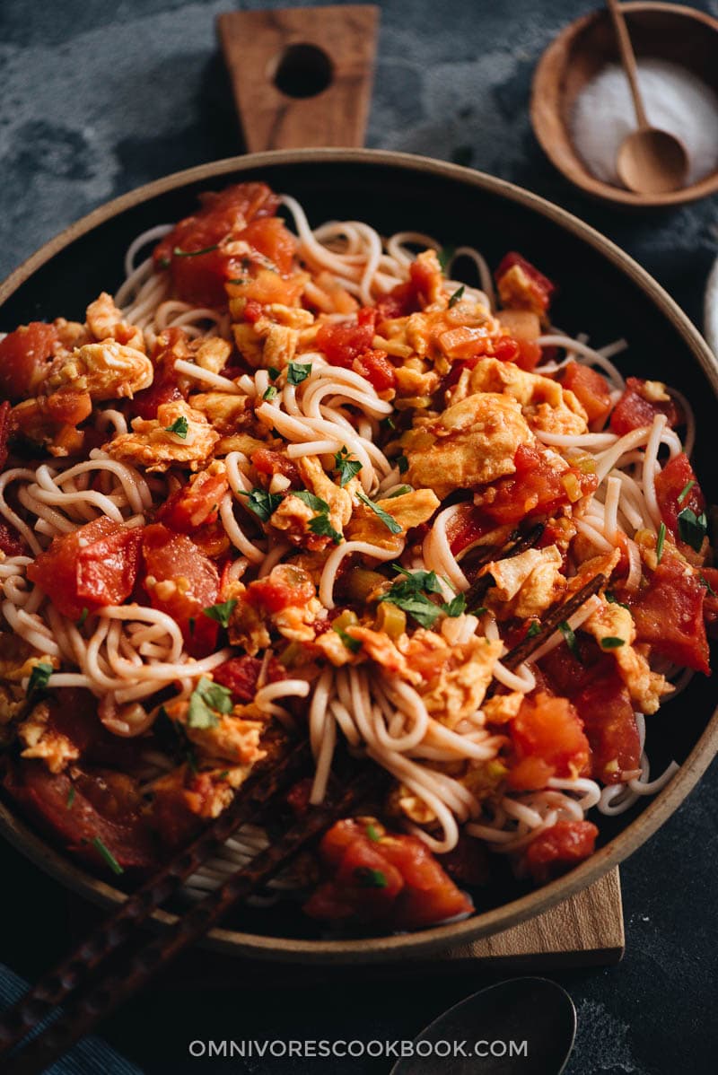 15-Minute Tomato Egg Noodles - Omnivore's Cookbook