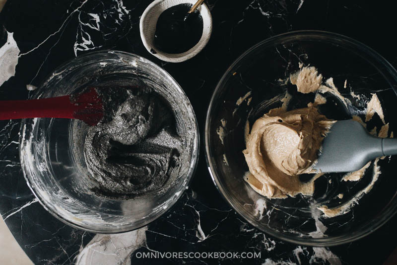 Black and white cookie doughs for sesame cookies