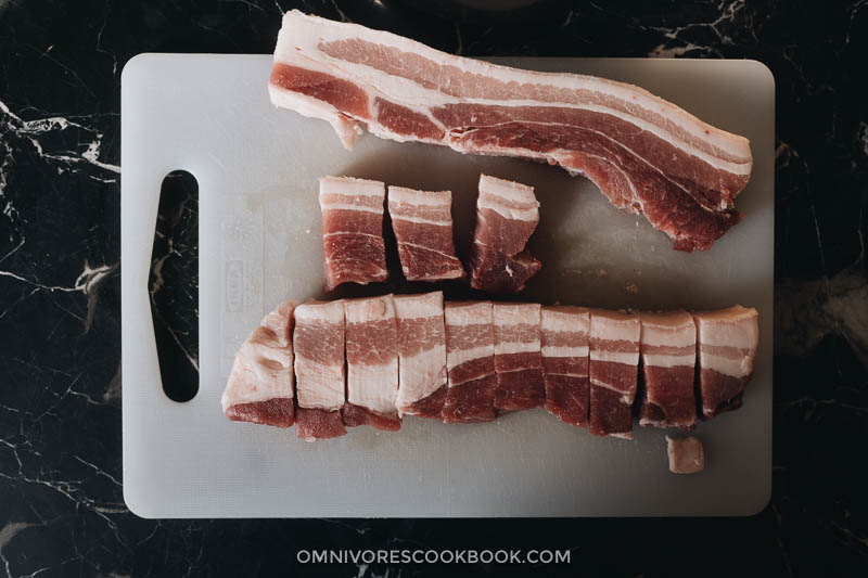 How to cut pork belly for braising