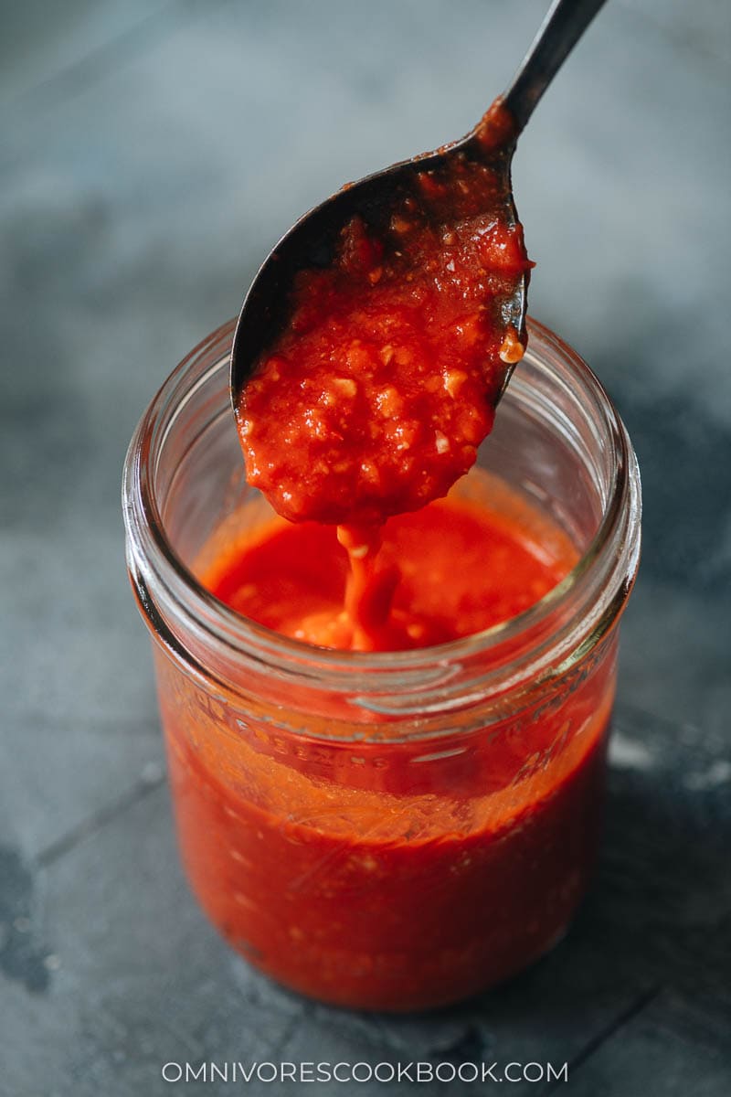 Homemade Chili Garlic Sauce (Huy Fong Copycat) - Omnivore's Cookbook