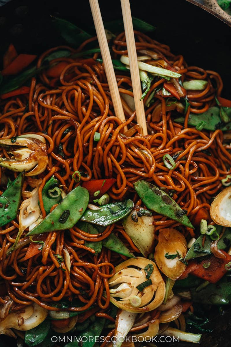 Vegetable lo mein close up