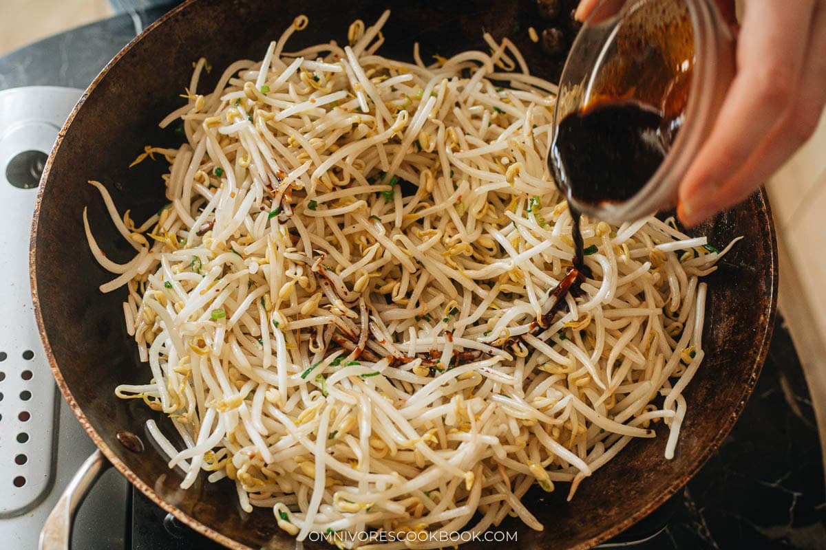 Add sauce into the pan