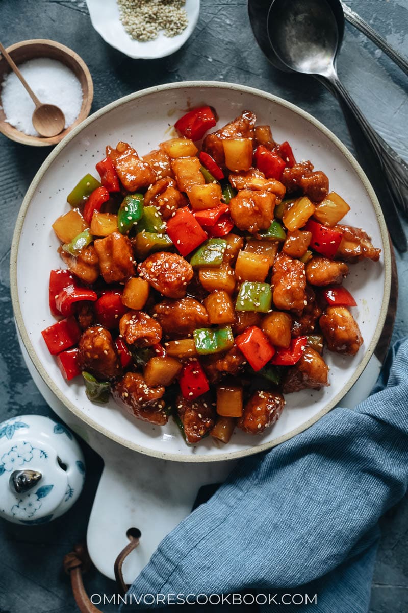 Crispy chicken with pineapple and peppers
