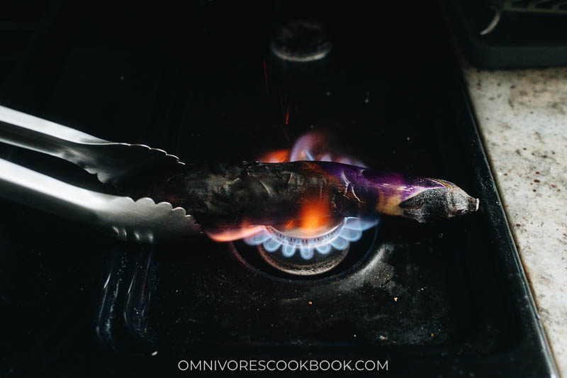 Roast eggplant on a gas stove