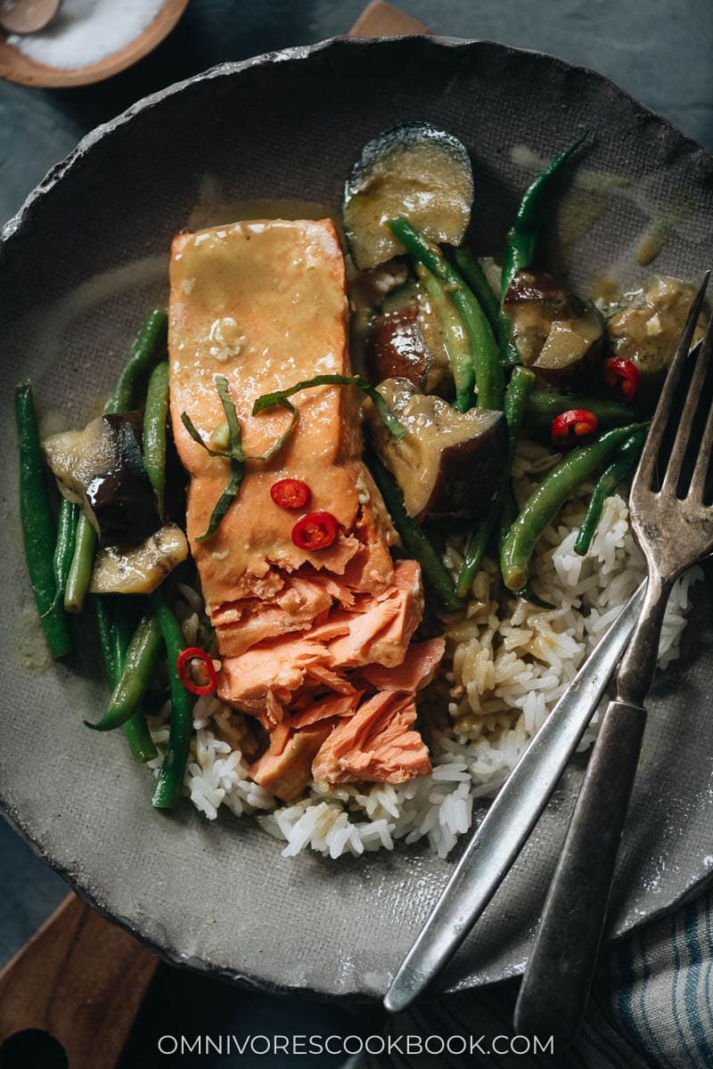 Salmon with green curry over rice