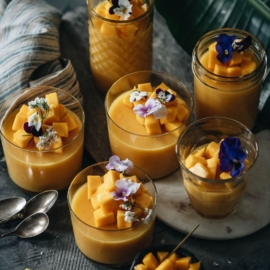 Vegan mango puddings