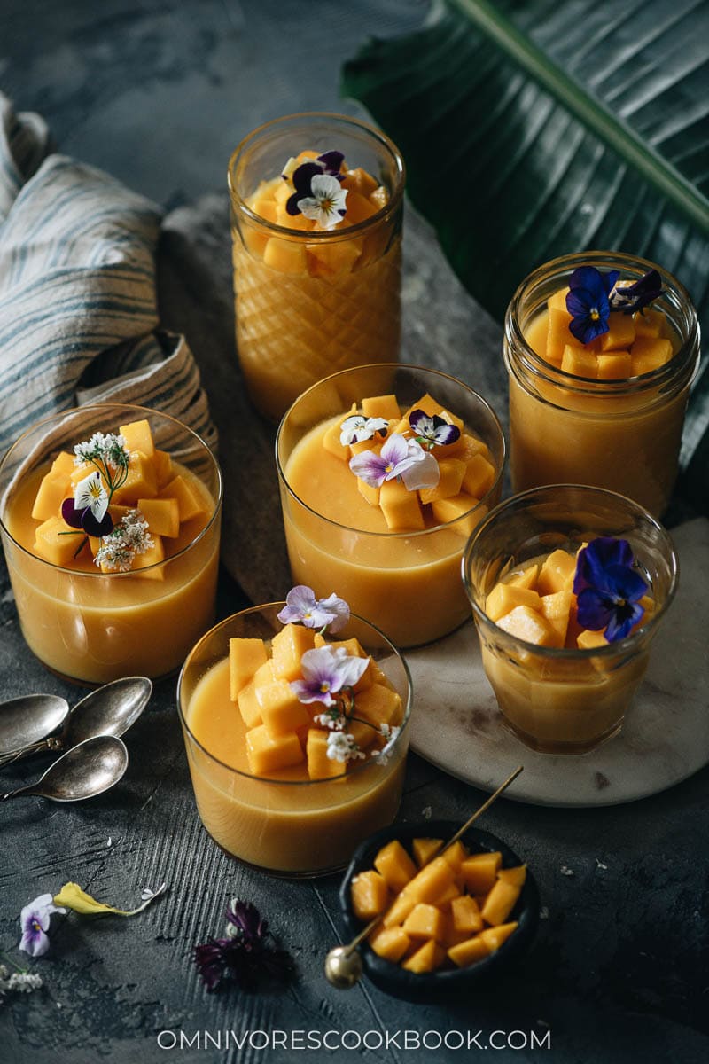 Vegan mango puddings