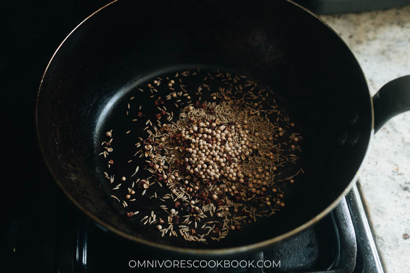 Roasting whole spices