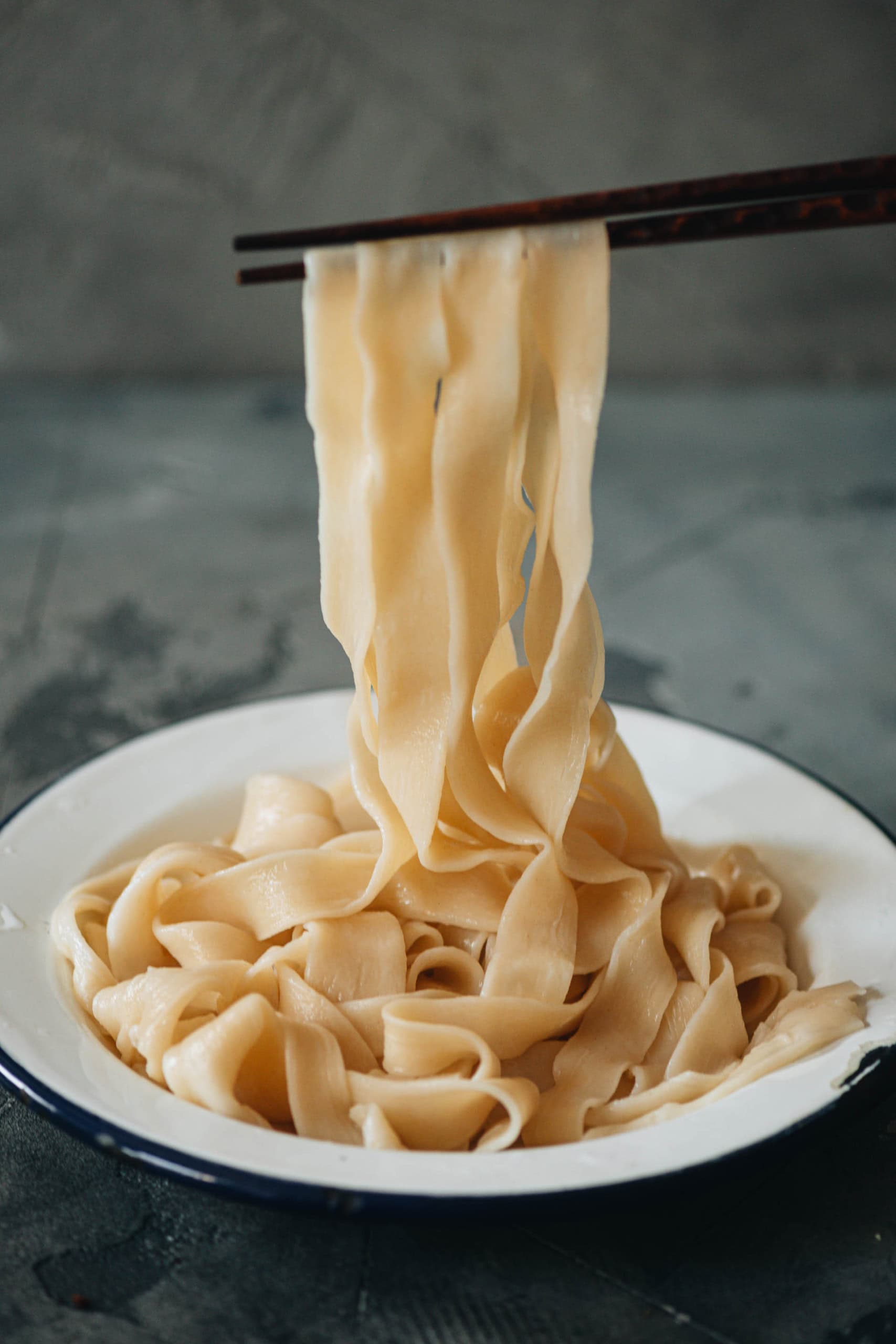 Boiled flat noodles