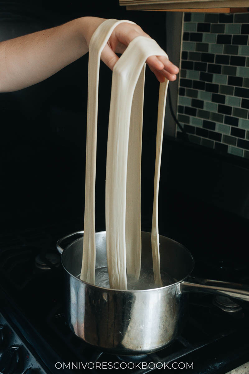 Boil hand pulled noodles