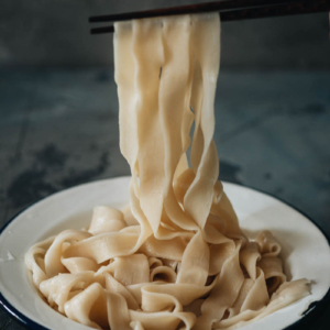 Boiled flat noodles