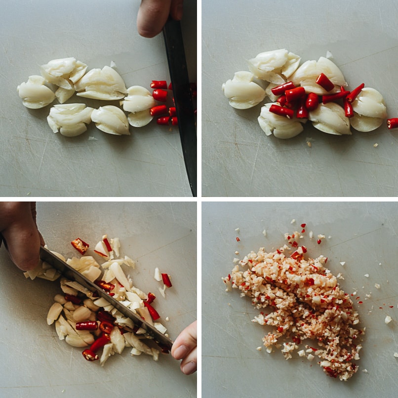 Mince garlic and chili pepper