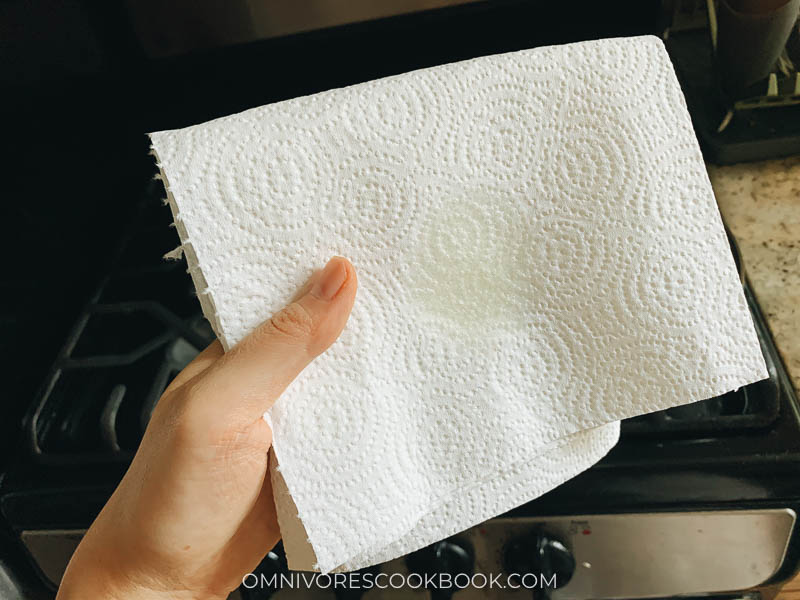 Add oil to kitchen paper towels