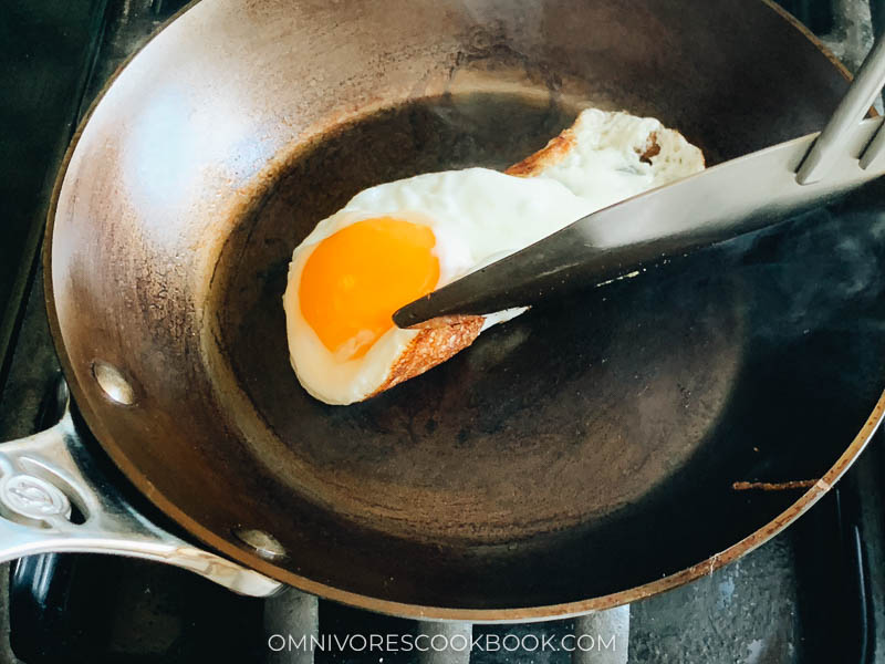 Frying an egg in newly seasoned carbon steel pan
