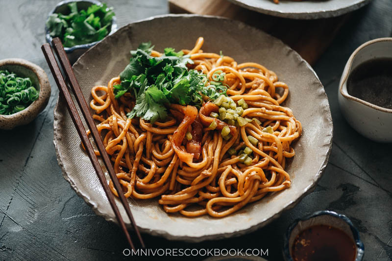 https://omnivorescookbook.com/wp-content/uploads/2020/08/200731_Hot-Dry-Noodles_6.jpg