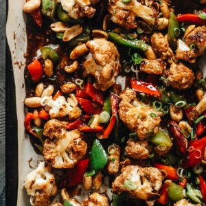 Roasted cauliflower with pepper and peanut coated in sauce