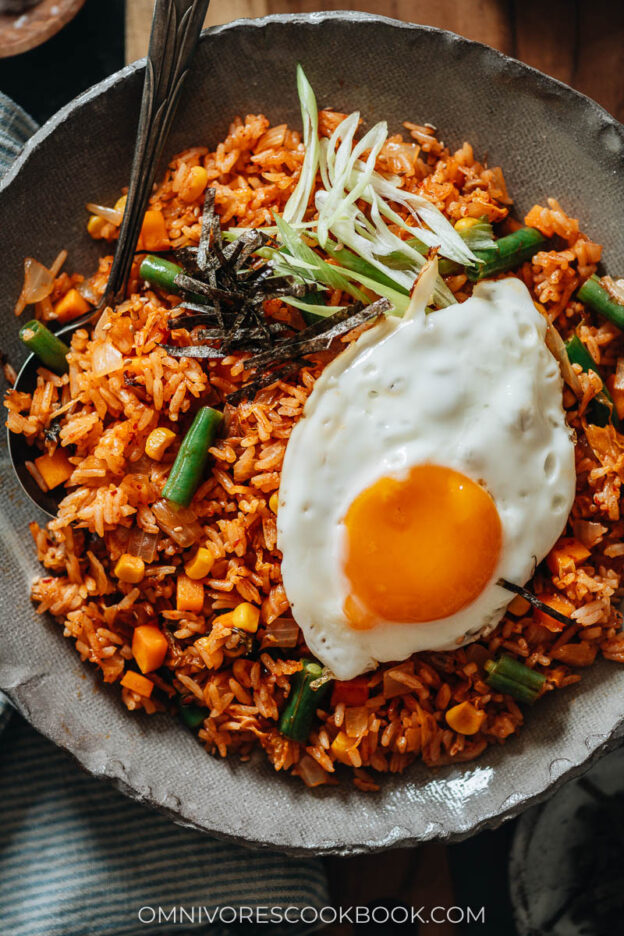 Easy Kimchi Fried Rice (Kimchi Bokkeumbap) - Omnivore's Cookbook