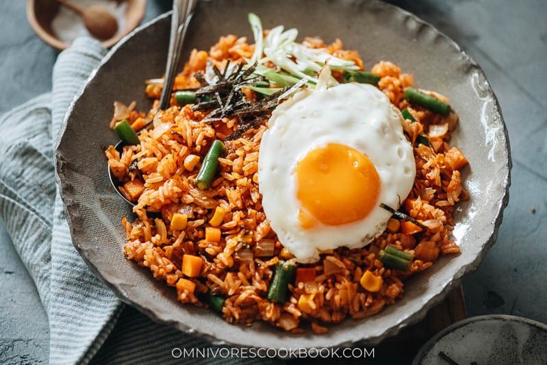 Easy Kimchi Fried Rice Kimchi Bokkeumbap Omnivores Cookbook