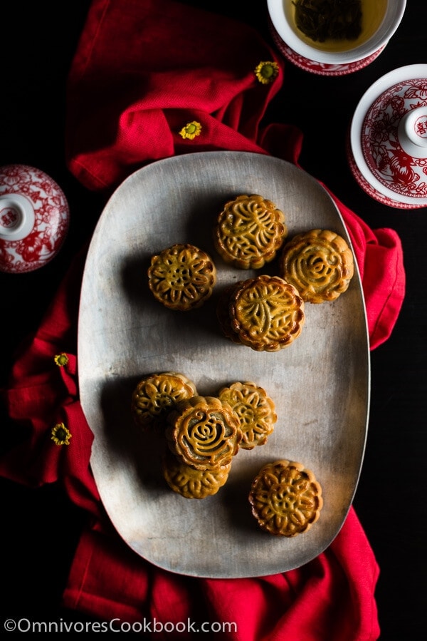 Chinese Mid-Autumn Festival Menu - The Ultimate Guide to Traditional Mooncake (传统广式月饼)