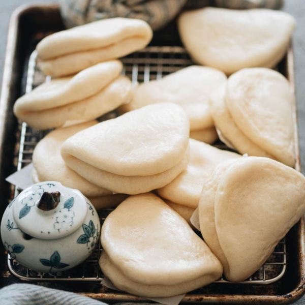 How to Make Steamed Bao Buns (Gua Bao Buns) - Omnivore's Cookbook