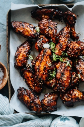 Easy Sticky Wings with Hot Sauce - Omnivore's Cookbook