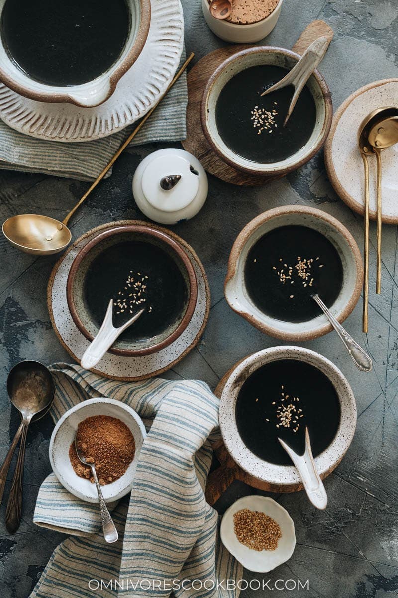 23 Vegan Chinese Recipes for Your Next Holiday Dinner Party - Black Sesame Soup (黑芝麻糊)