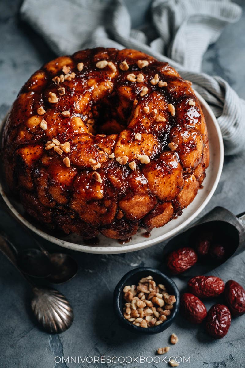 Fluffy monkey bread with jujube syrup and walnut