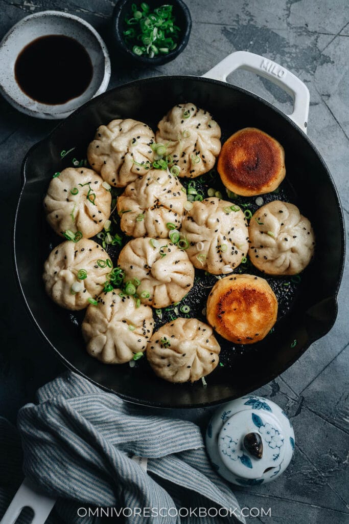 Sheng Jian Bao (生煎包, Shanghai Pan-Fried Pork Buns) - Omnivore's Cookbook