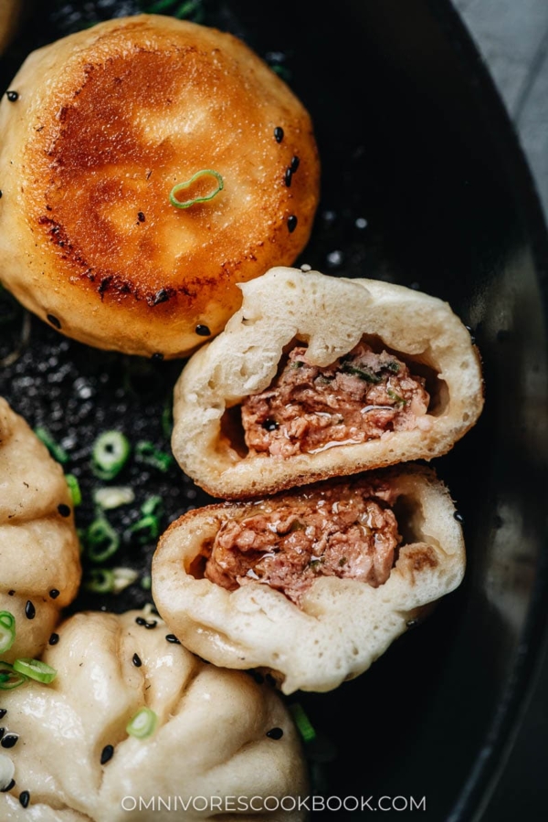 Sheng Jian Bao (生煎包, Shanghai Pan-Fried Pork Buns) - Omnivore's Cookbook