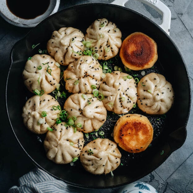 Sheng Jian Bao (生煎包, Shanghai Pan-Fried Pork Buns) - Omnivore's Cookbook