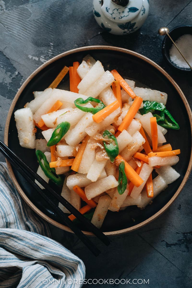 Stir fried winter melon with carrot and pepper