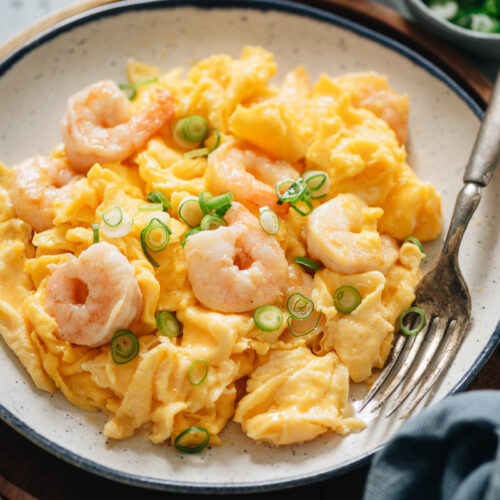 Scrambled Eggs with Shrimp (滑蛋虾仁) - Omnivore's Cookbook