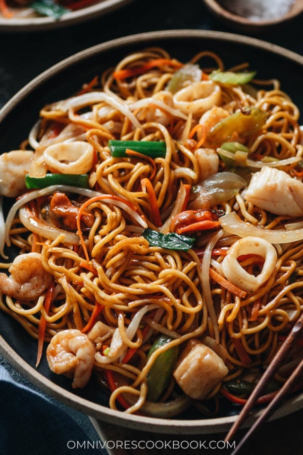 Seafood Chow Mein (海鲜炒面) - Omnivore's Cookbook